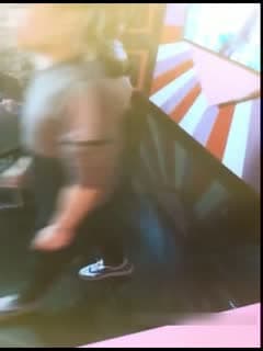 高挑性感的长发气质白领美女下班和帅气男同事一起娱乐会所喝酒唱
