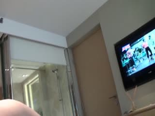 广交会偶遇个颜值不错的台湾靓妹身上有一股特殊香味酒店开房床边