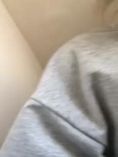 -guochan-在楼梯里自慰突然来人了把妹妹吓了一跳