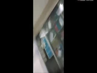 《偷拍》商场尾随几个时尚美女进女厕偷拍重量级胖哥在外面望风