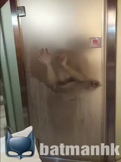 浴室贴门啪啪啪后入到受不了