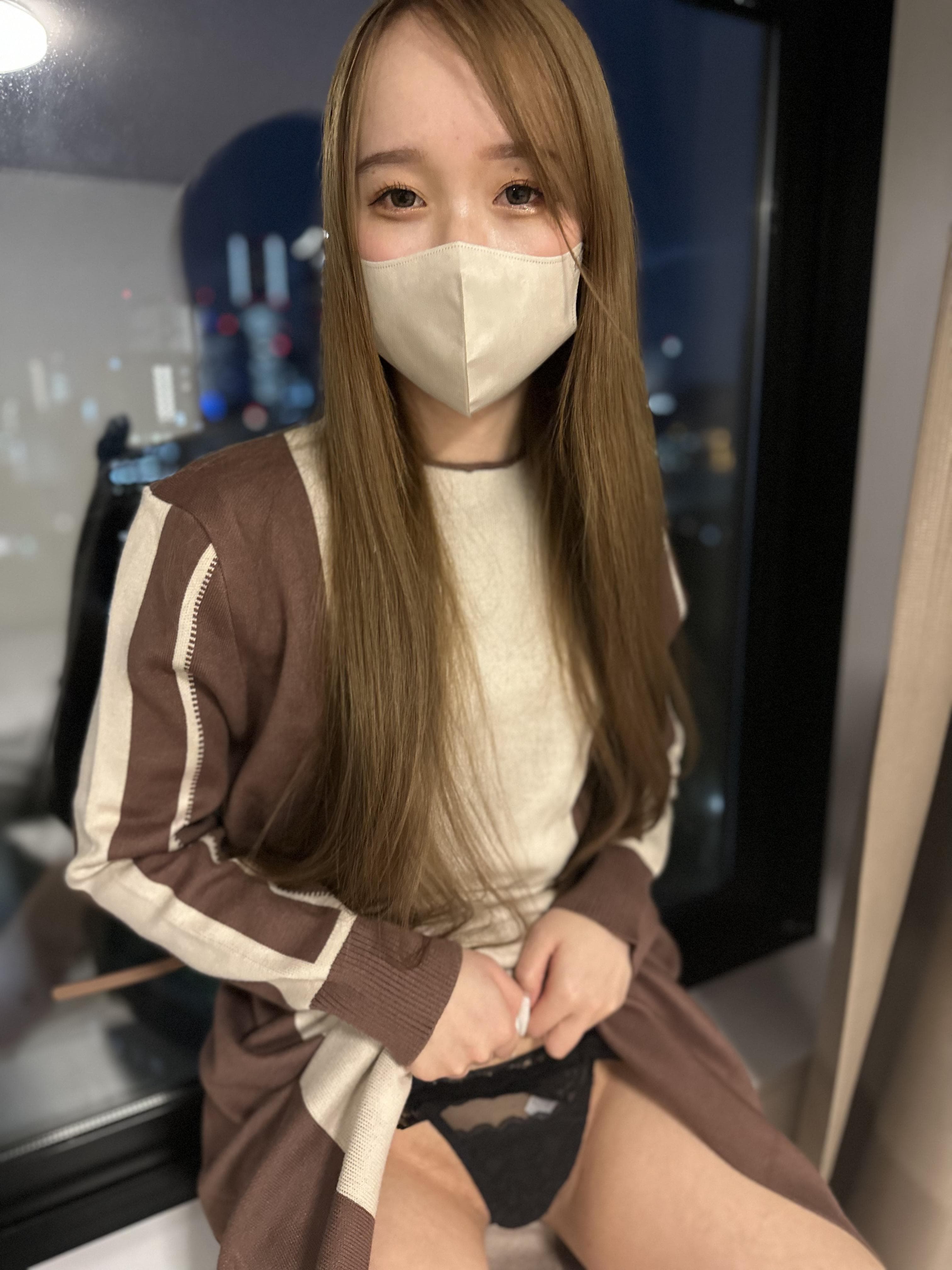 FC2-4411764 【処#女】 初撮り♡マスク剥ぎとりシレっと中出し♡『中には出さないからっ』は言葉だけ♡め
