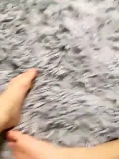2纹身小姐姐！男友在睡觉掏出大屌就要操！扶着JB插入骚穴，主动骑坐深插